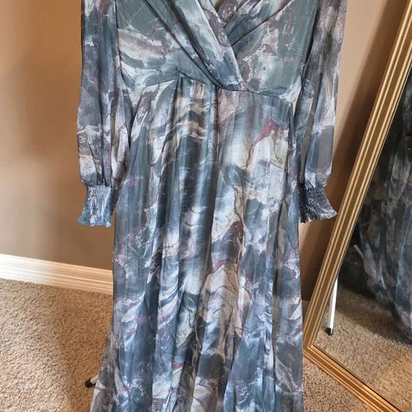 Elegant Green Marble-Print Long Sleeve Maxi Dress - Picture 5 of 5
